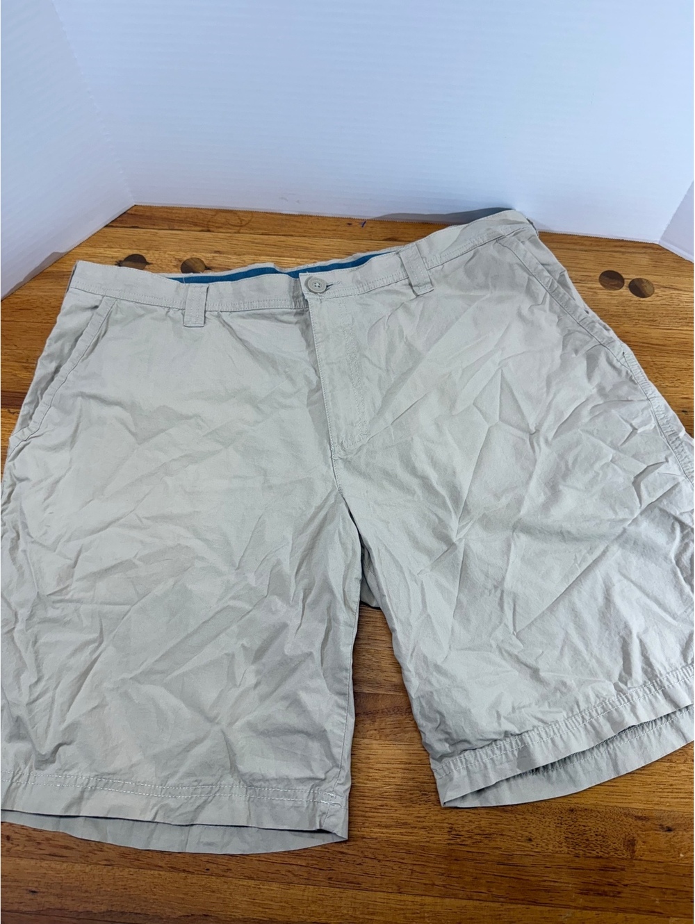 Columbia Mens Shorts 38W 10L Beige Khaki Flat Front Hiking Outdoor Trail Casual